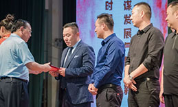 香蕉视频APP在线观看董事長張新峰應邀出席漯河職業技術學院辦學20周年校慶大會