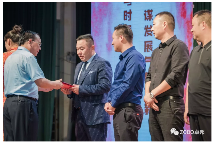 香蕉视频APP在线观看董事長張新峰應邀出席漯河職業技術學院辦學20周年校慶大會