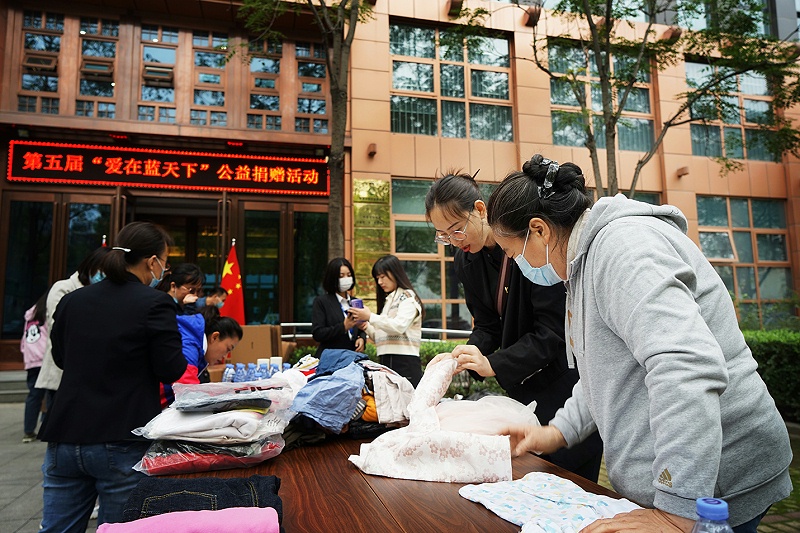 顯黨員風範 行企業擔當 | ZOBO香蕉视频APP在线观看“愛在藍天下”公益捐贈一直在行動