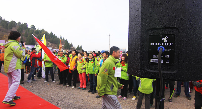 以愛之名，貼地疾行